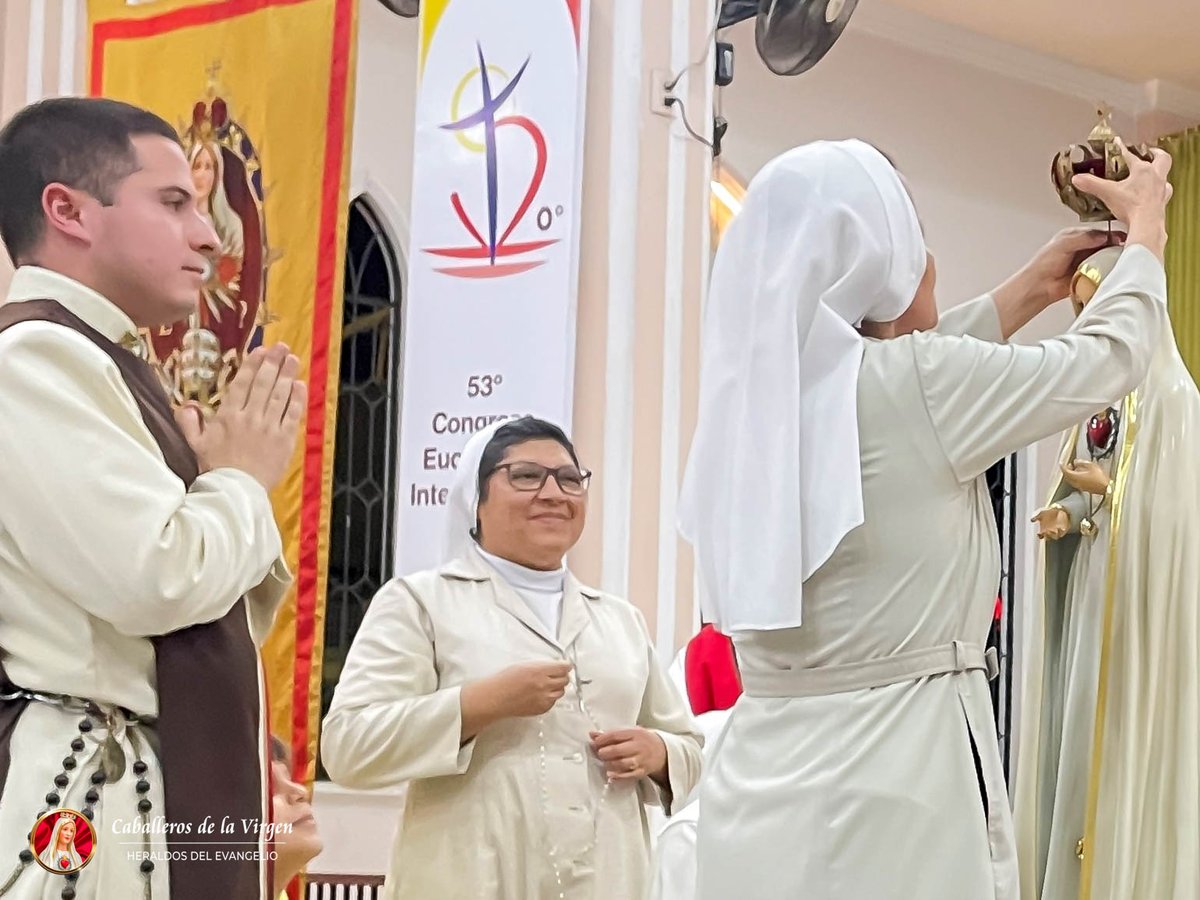 Cab_Ecuador's tweet photo. En el Cantón Santa Rosa, provincia de El Oro, la Santísima Virgen de Fátima visitó la Iglesia matriz, donde hubo una Santa Misa celebrada por el Padre Johnson Maldonado (Párroco).

#caballerosdelavirgenecuador #caballerosdelavirgen #misa #ecuador #inmaculadocorazon https://t.co/7QdSeRLohb