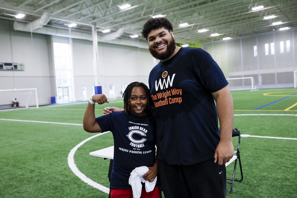All smiles at @darnell_5232’s inaugural youth camp, The Wright Way Football Camp. 💪 #CampsToChamps