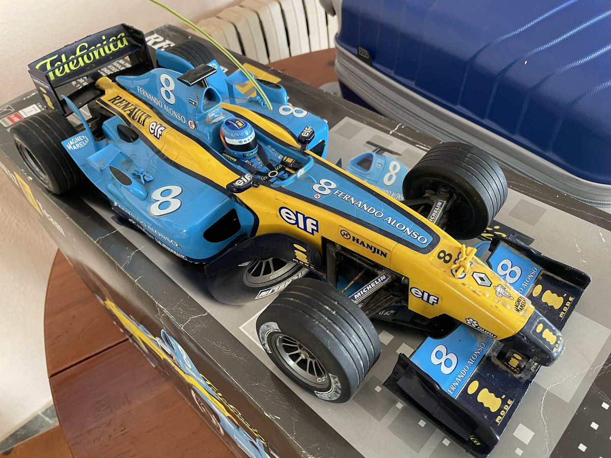 No te creo. He visto esto en el escaparate de una tienda y me he lanzado. Hay que darle un repasín pero lo dejaré como nuevo. El R24 de <a href="/alo_oficial/">Fernando Alonso</a> 🥹