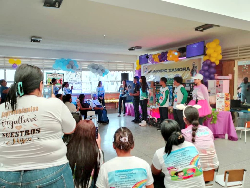 Municipio Zamora Presente  en el *Congreso Pedagógico lV 2023-2024 " La Escuela como Epicentro de la Calidad Educativa".
#VenezuelaProductiva
<a href="/NicolasMaduro/">Nicolás Maduro</a> 
<a href="/_LaAvanzadora/">Yelitze Santaella</a> 
@MPPEDUCACION 
<a href="/LeiraSuarezPsuv/">LeyraSuarezPsuv</a> 
<a href="/Soykarinacarpio/">Karina Carpio</a>