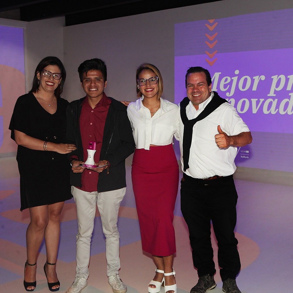 Acelera UCAB/Italbank certificó a 8 equipos de emprendedores en su 6ta. Edición. Pequeños empresarios de bienestar, tecnología, bebidas, alimentos y orientación vocacional recibieron herramientas para potenciar sus modelos de negocio. <a href="/CieUcab/">CIE UCAB</a> #Emprendedor
goo.su/EhyZ