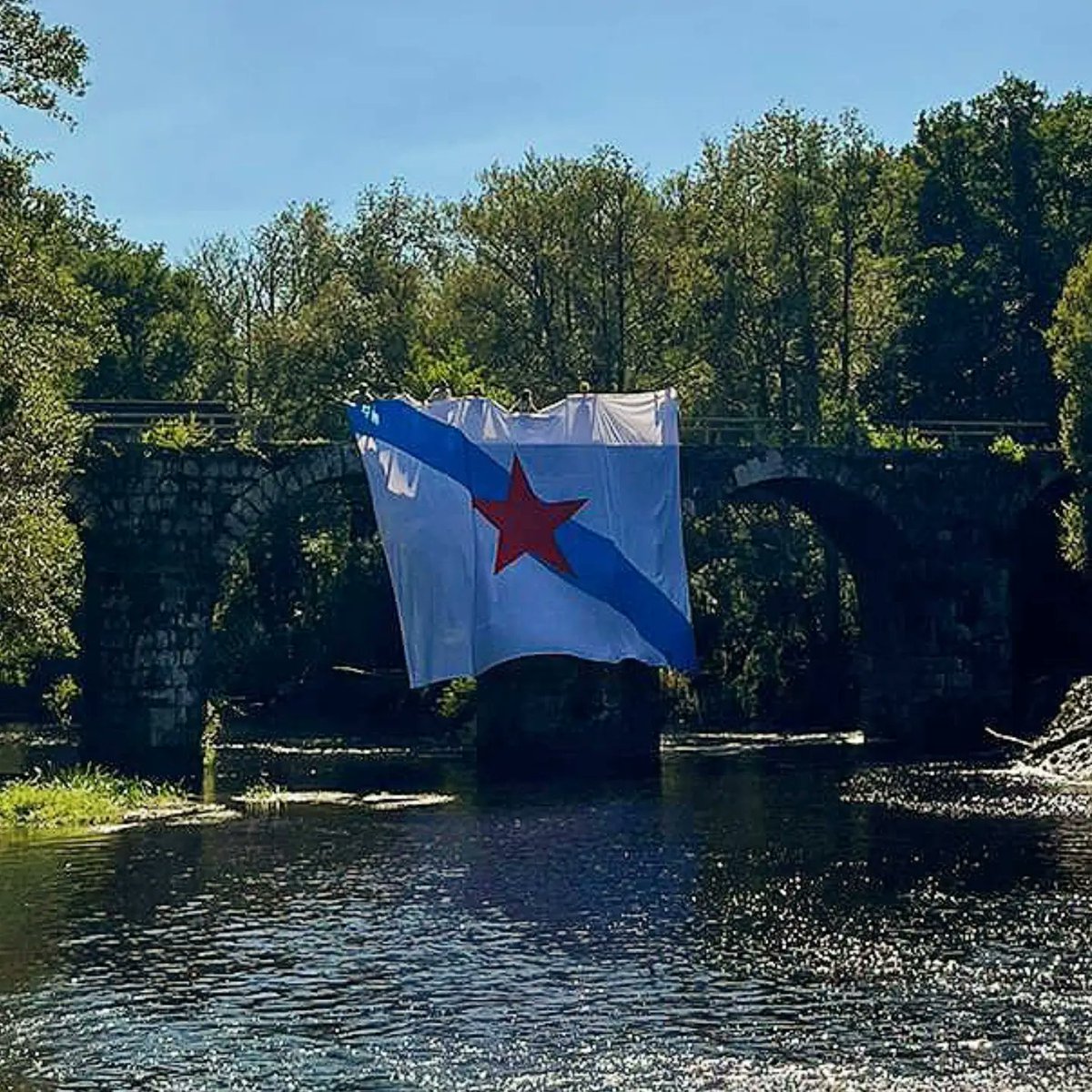 salcedista's tweet photo. Sabedes a ponte romana romana de Freixo, non? 

Pois mirade, aínda máis chula hoxe! https://t.co/N84sZHA9By