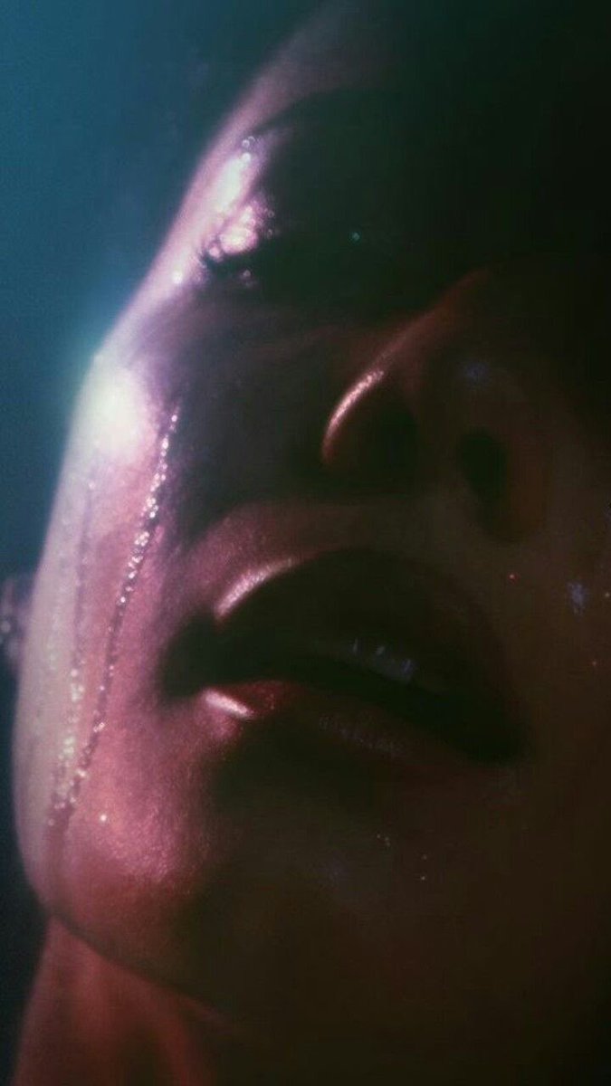 It’s giving….manic vibes….