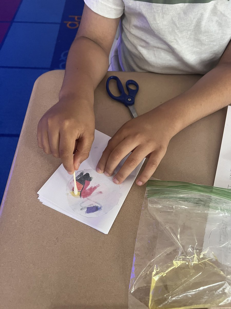 MrsGutierrezBF's tweet photo. We compared The Three Little Fish and the Big Bad Shark to the Three Little Pigs, we also answered some comp questions about Sand Castle Competitions then made our own stained glass art using canola oilโฆ#eagles #SummerFun #fairytaleweek https://t.co/jfzydB2cRs