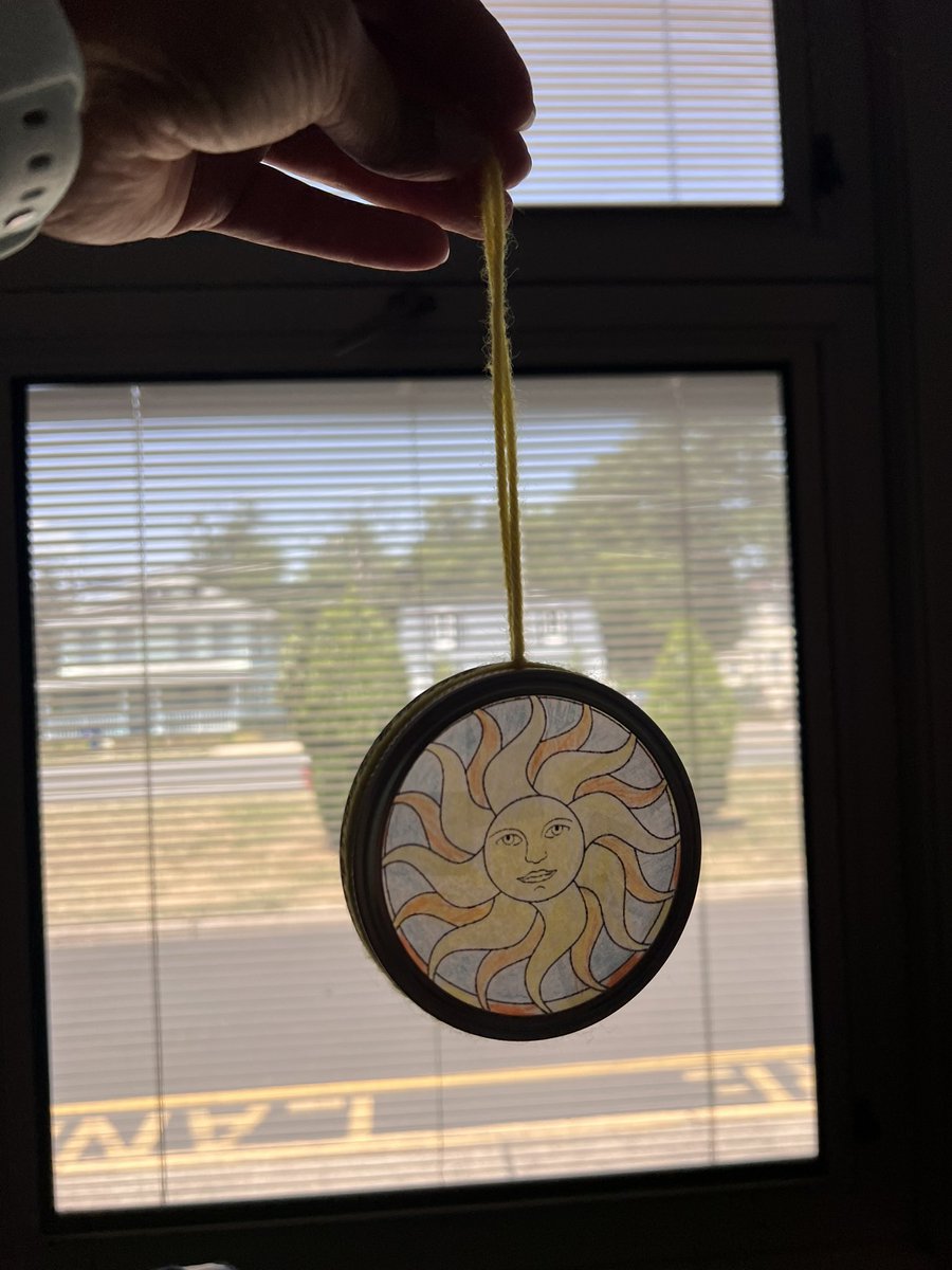 MrsGutierrezBF's tweet photo. We compared The Three Little Fish and the Big Bad Shark to the Three Little Pigs, we also answered some comp questions about Sand Castle Competitions then made our own stained glass art using canola oilโฆ#eagles #SummerFun #fairytaleweek https://t.co/jfzydB2cRs