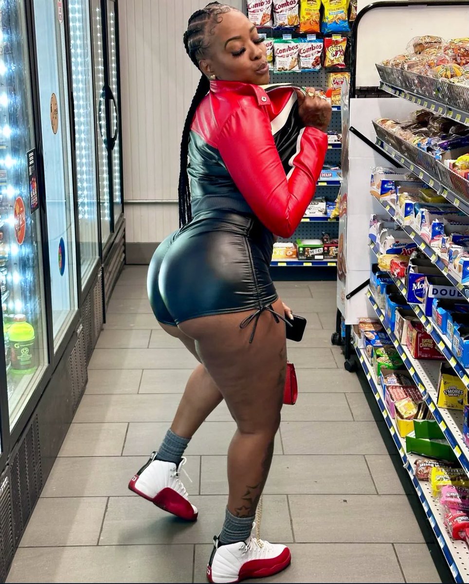 Mizz_chyna2's tweet photo. 🤭📲

#single https://t.co/SJ9sEEL7go