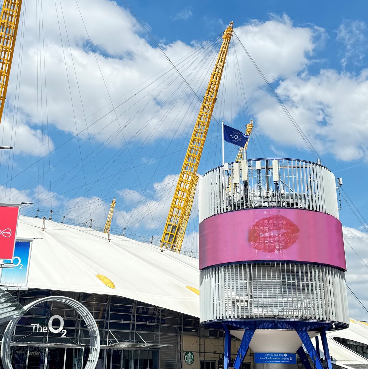 SCANews_'s tweet photo. 🚨| European arenas like Co-op Live (Manchester), Ziggo Dome (Amsterdam), OVO Hydro (Glasgow), ING Arena (Brussels) &amp; The O2 (London) tease an announcement of @SabrinaAnnLynn's "Short n' Sweet" Tour tomorrow 👀💋 https://t.co/uCAzgRkTbc
