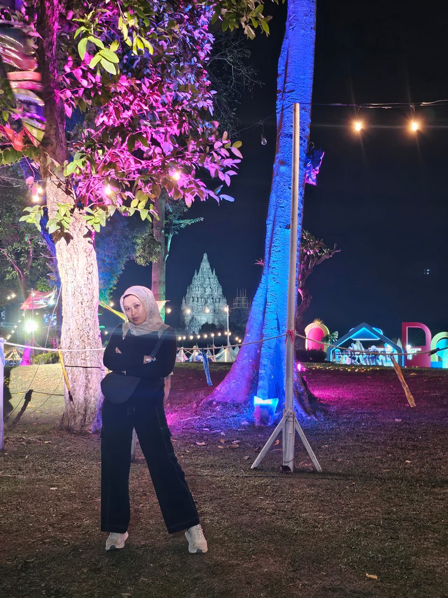 esyaOZ's tweet photo. Akhirnya ke Yogyakarta (lagi). Daerah Istimewa dgn berbagai macam cerita~
Sayang, hati sama pikiran lagi ga asik banget 😂
Tapi selalu Alhamdulillah for everything ive done. Makasih Mas @tulusm hari terakhir Prambanan Jazz bikin kita mesam-mesem aja.
Tarr saya balik lagi ya, Jog! https://t.co/DwgMLx9OFS