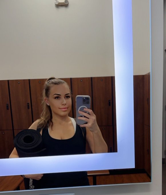 Pilates time 💕 https://t.co/zBVBvrB221