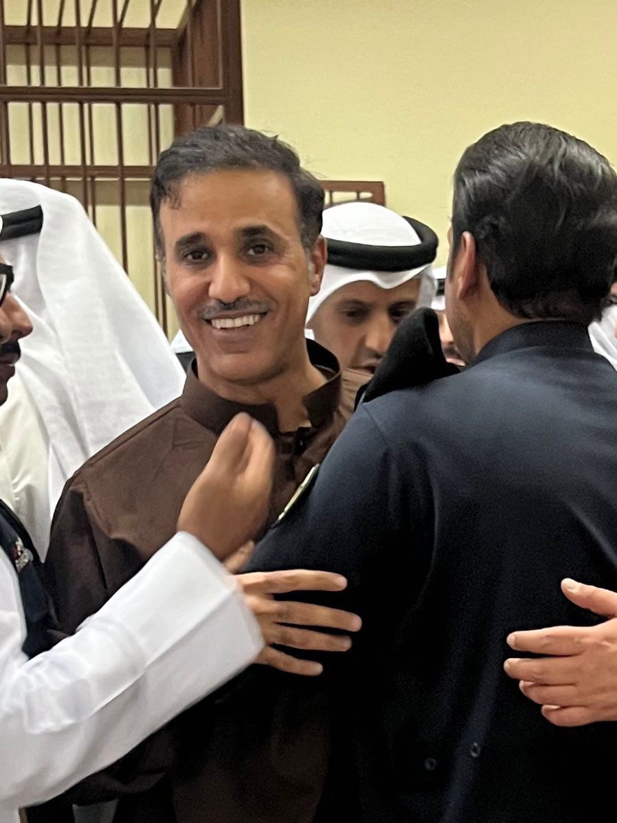 ايام تمضي وباذن الله نفرح بخروجك ،

 كنت ولا زلت دائم مخلصاً لوطنك وابناء وطنك
وفي كل موقف وطني كنت من اول المشاركين فيه
وهذا انت جعلت بدلة السجن عز وفخر لكل السياسين المصلحين

#مساعد_القريفه