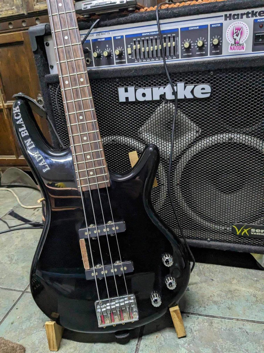 ladyinblack0665's tweet photo. It’s been a Beautiful Day to play some Music! #BassPlayer #BassGuitar #Ibanez #Music #RockingBlues https://t.co/pqABllSbDy