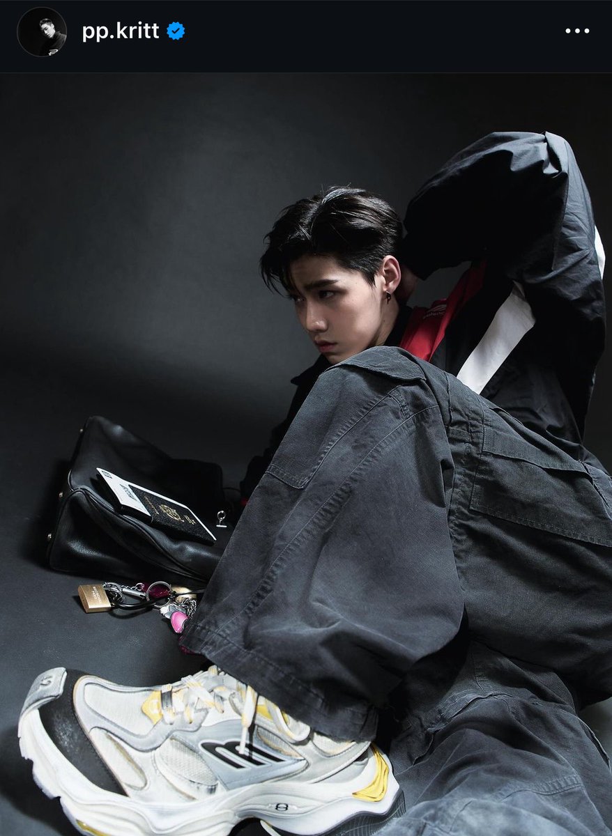 madaamkate's tweet photo. มีคนเจอรูปน้องพีพีกับBalenciaga ขึ้นจอในห้างฮาร์เบอร์ซิตี้ที่ฮ่องกงด้วย สุดเท่เลยนิ้นา🥺🤏🏻 เหมือนรูปนี้พีเคยลงในไอจีไปแล้ว แบรนด์กับห้างโปรโมทด้วยรูปคุณgbaเลยนิ่ https://t.co/R2HlQZb6g6