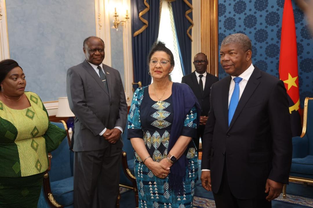 Floramusesa's tweet photo. La délégation de femmes de la Rdc a rencontré Le Pdt Angola, la Pdte de A.N et 7 parlementaires. Ils ont échanges sur des questions de paix et sécurité. A l'issue de ce plaidoyer, l'Angola  poursuivra son soutien à la Rdc pr le retour de la paix
@synergie_FPS 
@UNPeacebuilding https://t.co/KQ2GIchdCm
