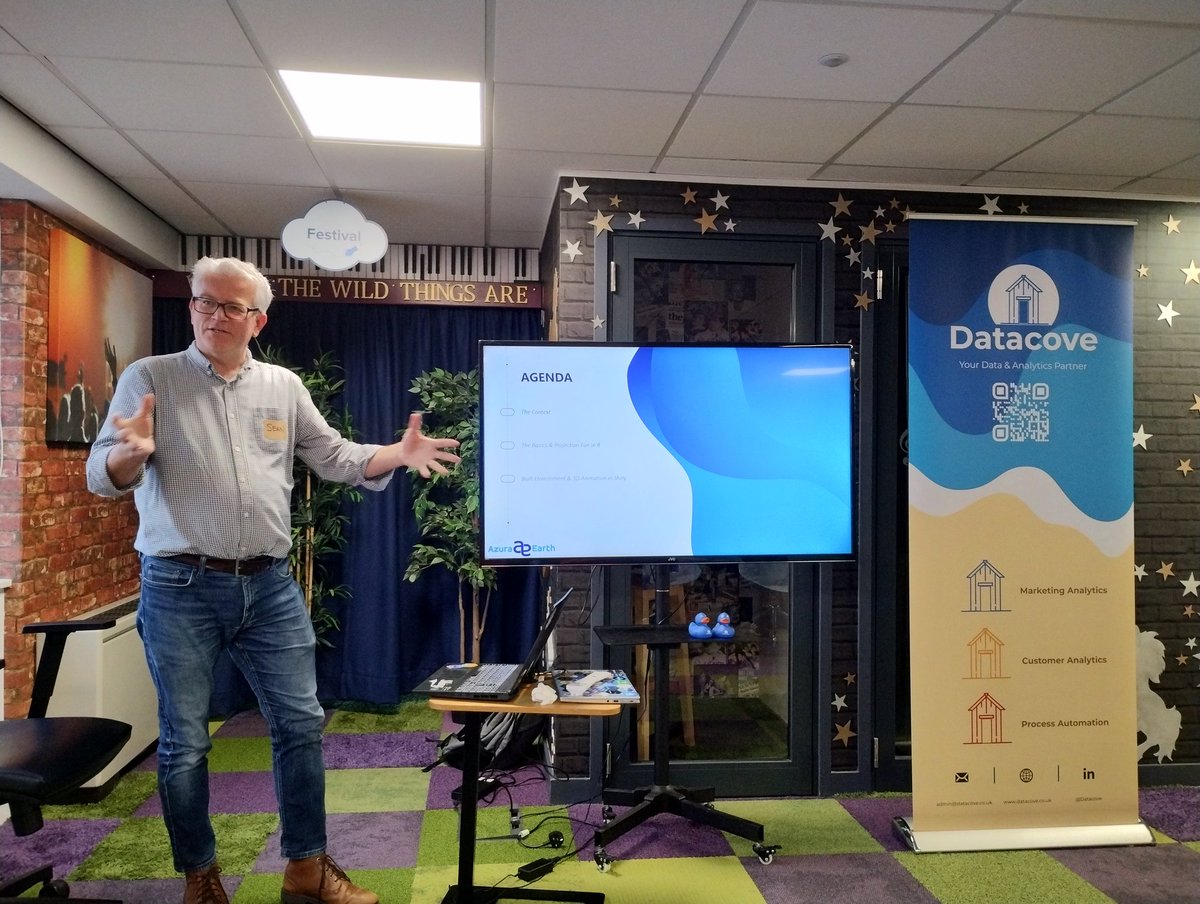 And it's go with #BristolR and the wonderful <a href="/SeanPBurton/">Sean P B 🌍🌸🚴‍♂️</a> from <a href="/AzuraEarth/">Azura Earth</a> sharing his lifetime knowledge of #Geospatial analytics