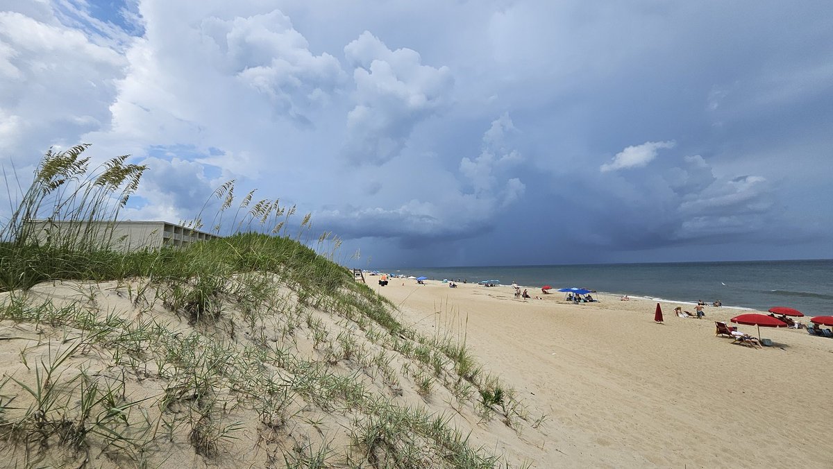 Obxcane's tweet photo. Looks like a storm is on its way.... #TheOuterBanksNC #OBXNow https://t.co/lyI3XqD1Tw