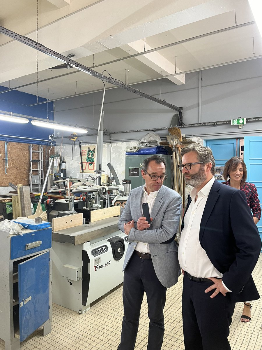 EmmanuelCapus's tweet photo. 🏢 Visite du centre @Afpa_Formation d’@Angers avec Stéphanie Jouglet, directrice du pôle Anjou ! 

➡ Chaque année, ce centre forme plus de 900 personnes et joue un rôle majeur dans la réinsertion et le retour à l’emploi.🧑‍🔧 https://t.co/b7XM8kPC7M