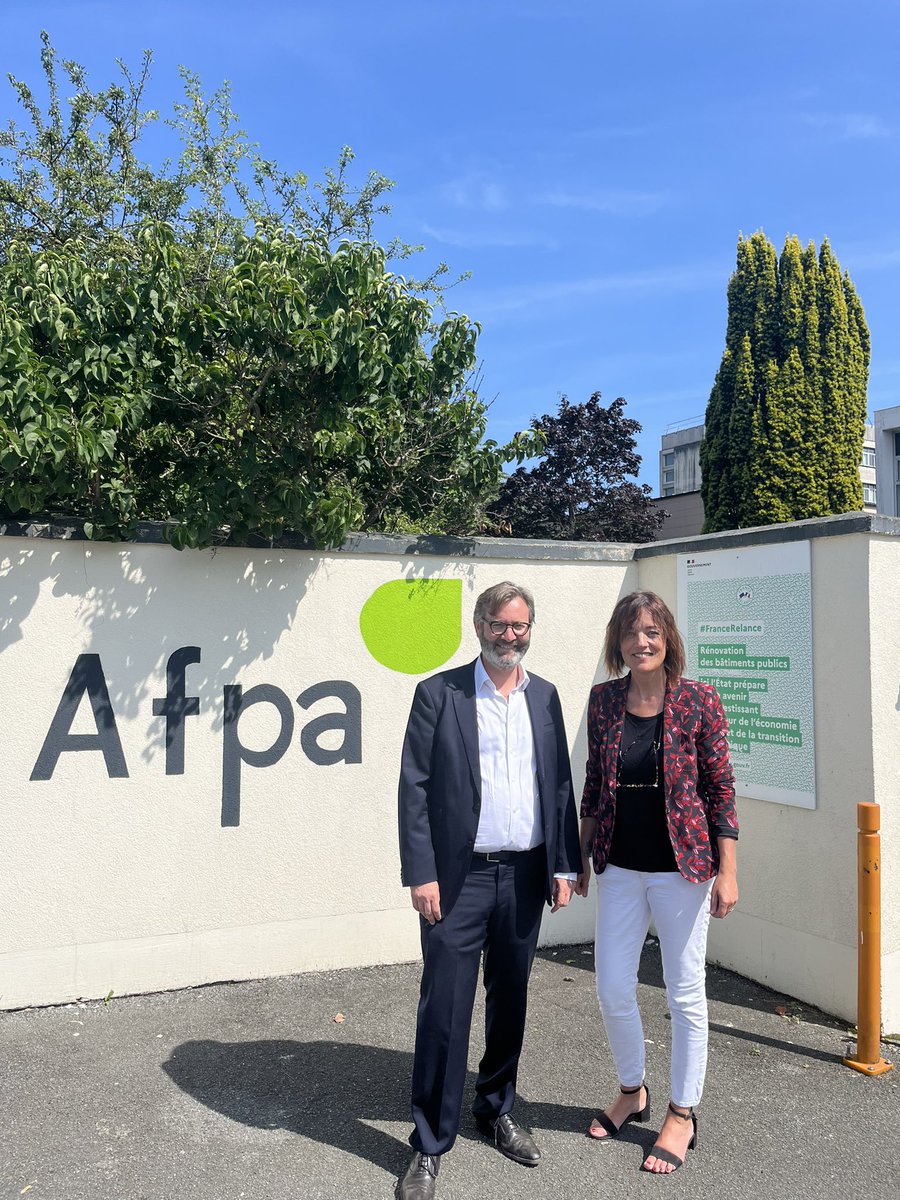 EmmanuelCapus's tweet photo. 🏢 Visite du centre @Afpa_Formation d’@Angers avec Stéphanie Jouglet, directrice du pôle Anjou ! 

➡ Chaque année, ce centre forme plus de 900 personnes et joue un rôle majeur dans la réinsertion et le retour à l’emploi.🧑‍🔧 https://t.co/b7XM8kPC7M