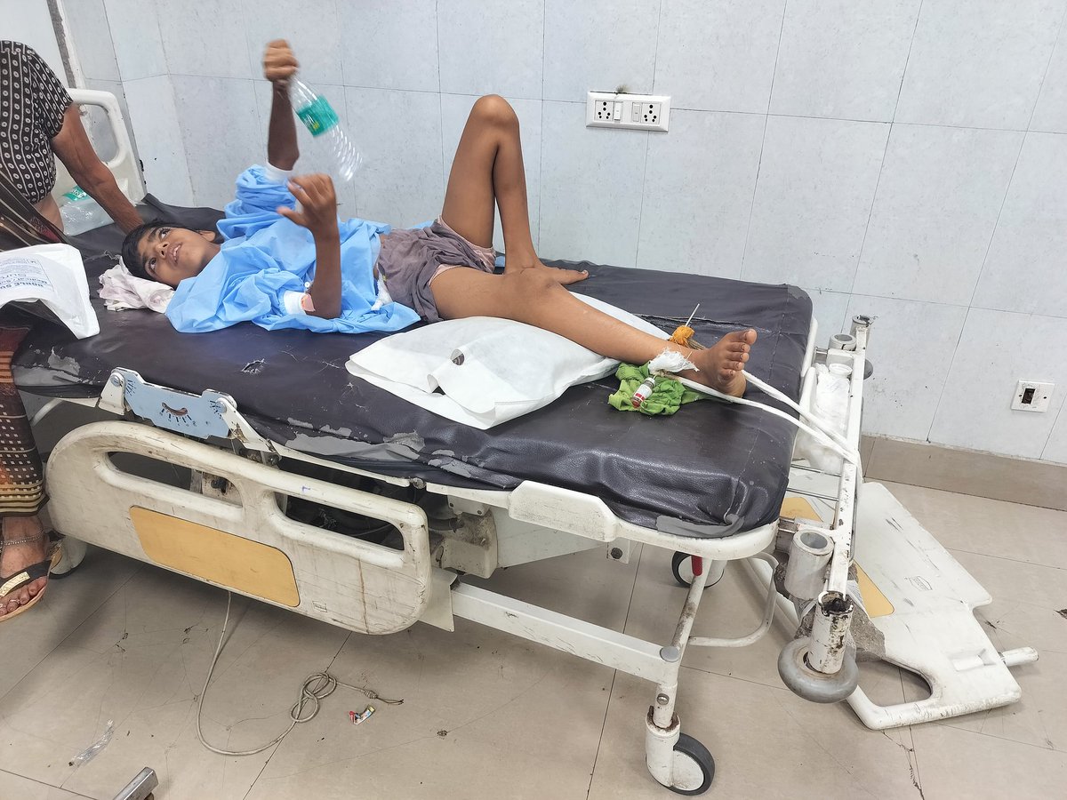 takash01's tweet photo. I don't know the GTB hospital and Delhi hospitals great health system by the Kejriwal government. Look her name is Aastha she had met with an accident two days ago and now she is in an abandoned room. No one to look after. Is it
@ArvindKejriwal  @MoHFW_INDIA https://t.co/GqUNZB62KK