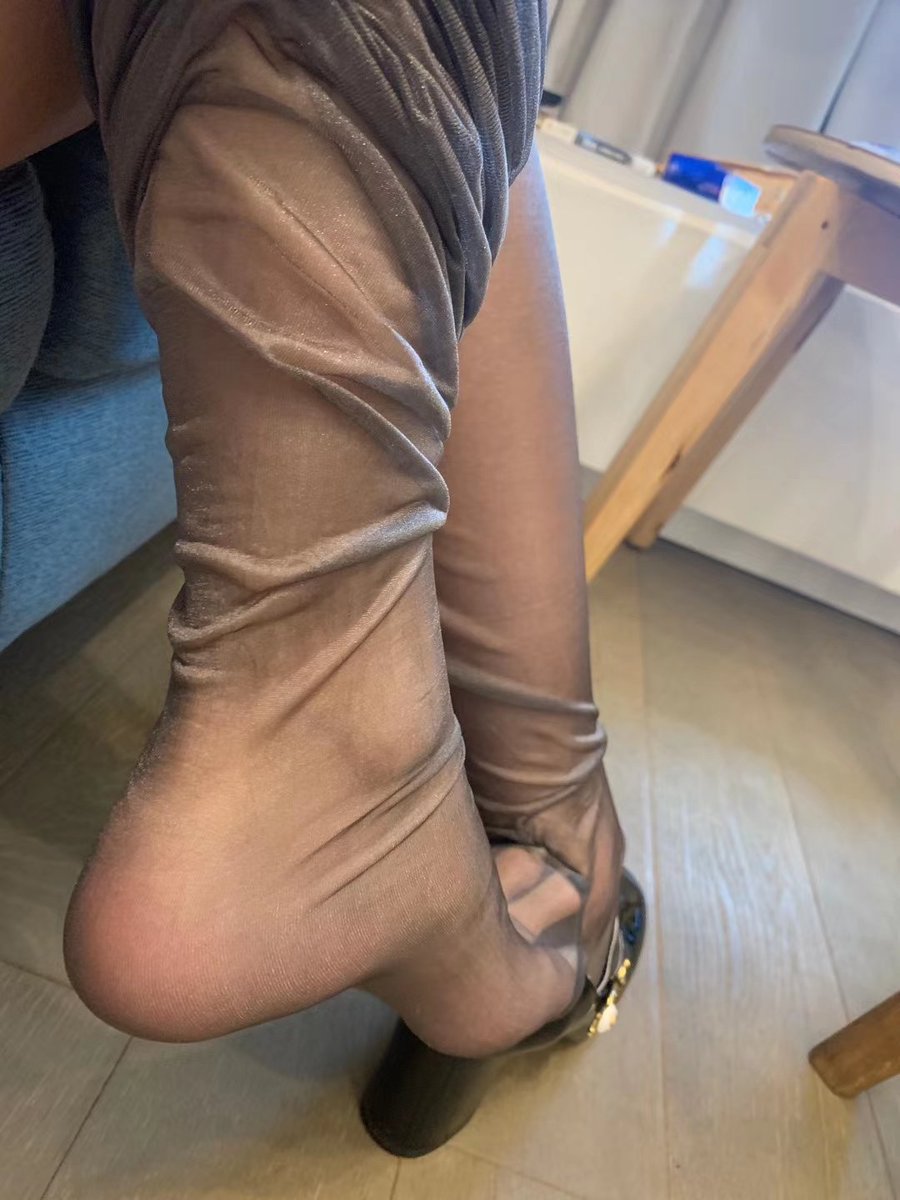 wudidexiaoyima's tweet photo. 我发现片哥有我的照片比我自己手机存的还多。。。有视频的片哥联系下我发点呗🌚 #丝袜 #足交 #恋足 https://t.co/Fl75yOePb1
