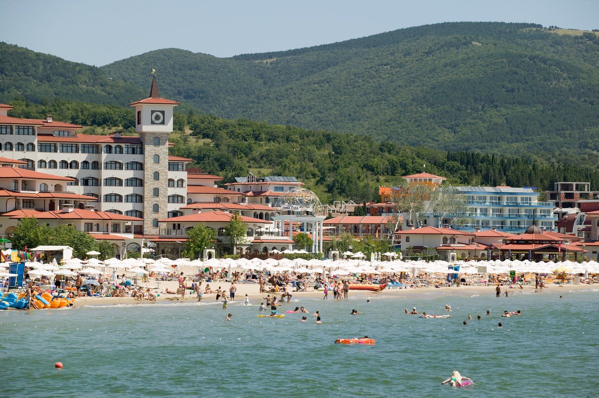 lancingtravel's tweet photo. Late Deal, Stay Close To The Beach - 3* Royal Sun Apartments

3* Royal Sun Apartments
in Sunny Beach, Bourgas Region, Bulgaria

This modern apartment complex puts you within easy reach of Sunny Beach’s sand and nigh.....

 - View Further Details :: https://t.co/9AGCVCEuSu https://t.co/4tbL3fcIXU