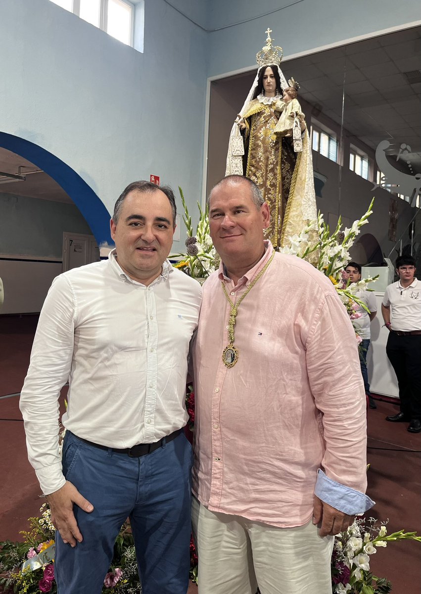 CenaSanta's tweet photo. Nuestro presidente @AlfAguera y el capataz del Cristo de los mineros y HM de la Soledad del Calvario , José Garcia , asistieron ayer en la cofradía de pescadores de Santa Lucía a la Eucaristía y posterior procesión marinera con motivo de la festividad de la Virgen del Carmen https://t.co/FUcauli7M3