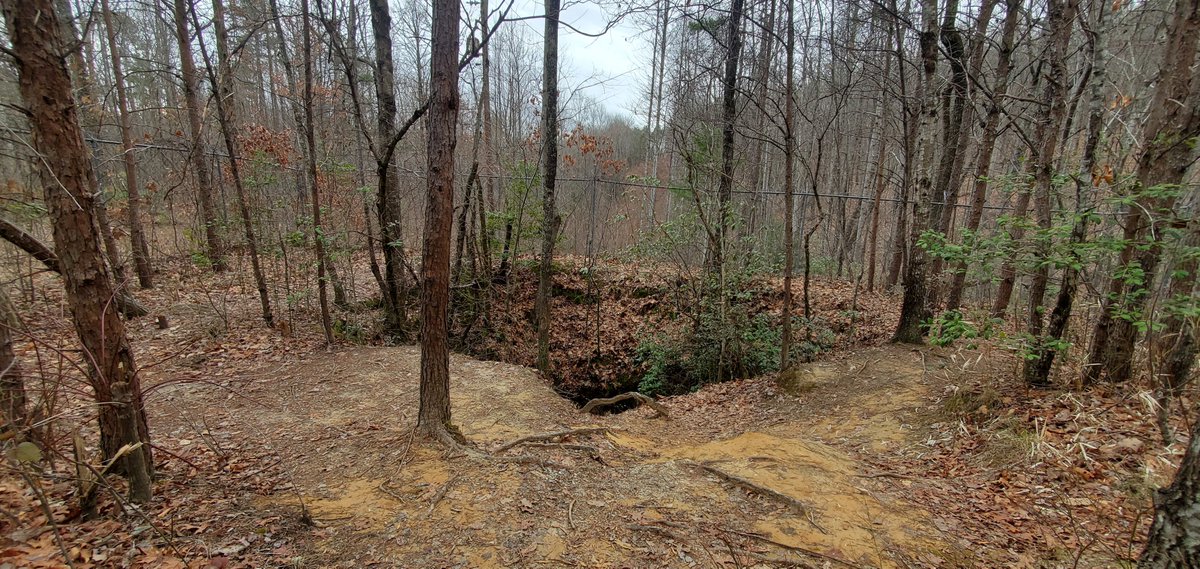 DSeymoursLife's tweet photo. Stumphouse Tunnel in Upstate South Carolina is cool, but did you know you can still access the air shaft up top? #walhallasc #upstatesc #hiking https://t.co/Y2proBv0Lc