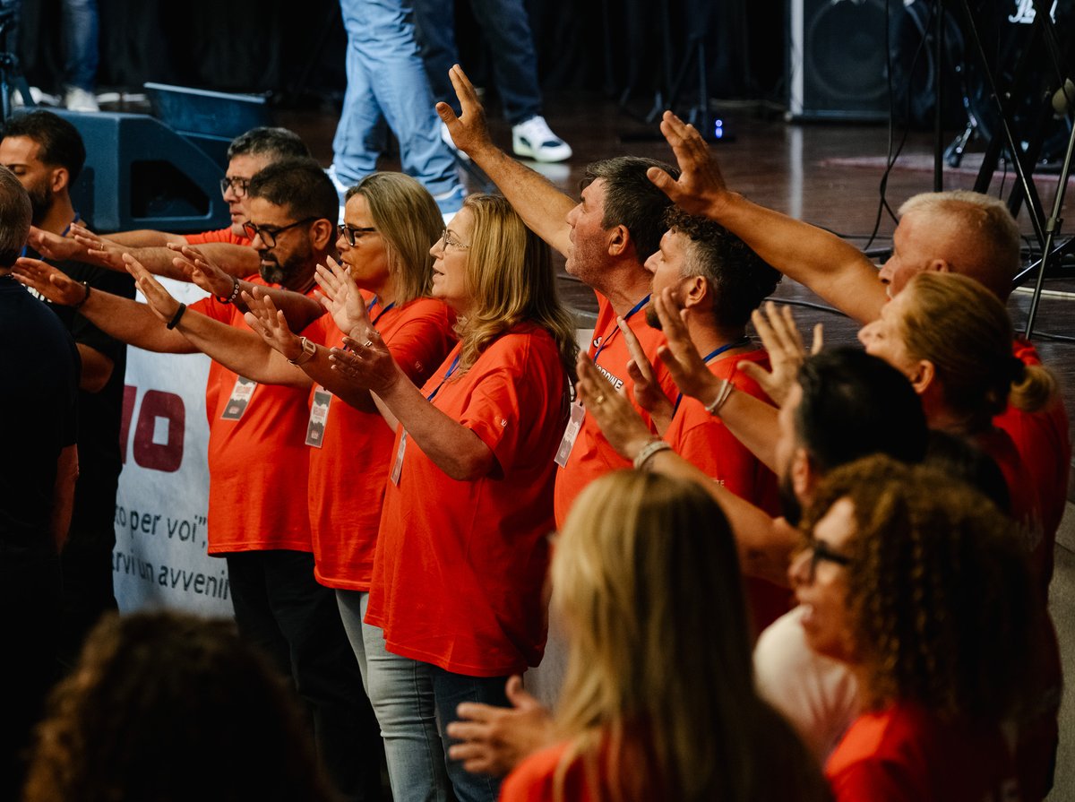 Reid_Saunders_'s tweet photo. The harvest in Italy was gathered with much sweat, hard work and trials! That’s why it’s so very precious and sweet!
In Sicily, 1,049 heard the message of the Gospel, and 148 became new believers! Welcome to the family!! https://t.co/jQxOlW2nSo