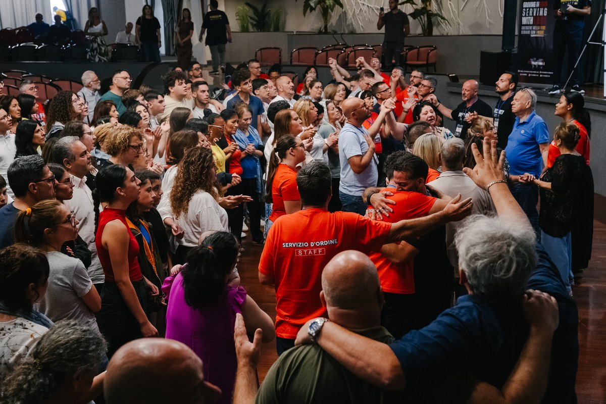 Reid_Saunders_'s tweet photo. The harvest in Italy was gathered with much sweat, hard work and trials! That’s why it’s so very precious and sweet!
In Sicily, 1,049 heard the message of the Gospel, and 148 became new believers! Welcome to the family!! https://t.co/jQxOlW2nSo