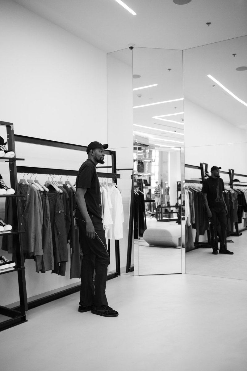 top of the world w/ <a href="/KDTrey5/">Kevin Durant</a> ✨