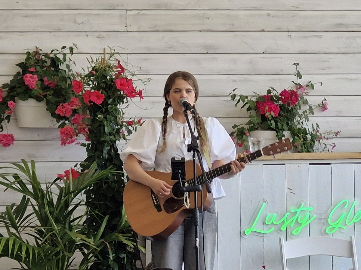Richard Rundle (@fchdrichard) on Twitter photo After work treat watching/listening to the wonderful <a href="/daisyclarkmusic/">Daisy Clark</a> at the fabulous Lusty Glaze beach bar. After work treat watching/listening to the wonderful <a href="/daisyclarkmusic/">Daisy Clark</a> at the fabulous Lusty Glaze beach bar.