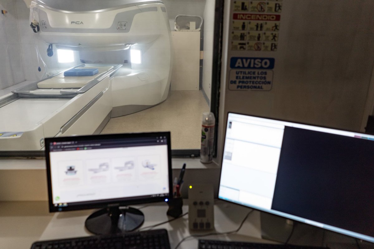 alfredocornejo's tweet photo. El servicio de guardia del Hospital Central cuenta con un nuevo angiógrafo. Un equipamiento médico con tecnología de vanguardia, que permite realizar pruebas cruciales para atender emergencias como los infartos, una de las principales causas de muerte tanto en la provincia como en el país.
En el mismo sentido, recorrimos las instalaciones de la FUESMEN y conocimos el nuevo resonador abierto, destinado a pacientes con obesidad o claustrofobia.
Quiero destacar ambas incorporaciones, que fortalecen nuestro servicio de salud con tecnología de punta y permiten el acceso de los mendocinos a un sistema de calidad.