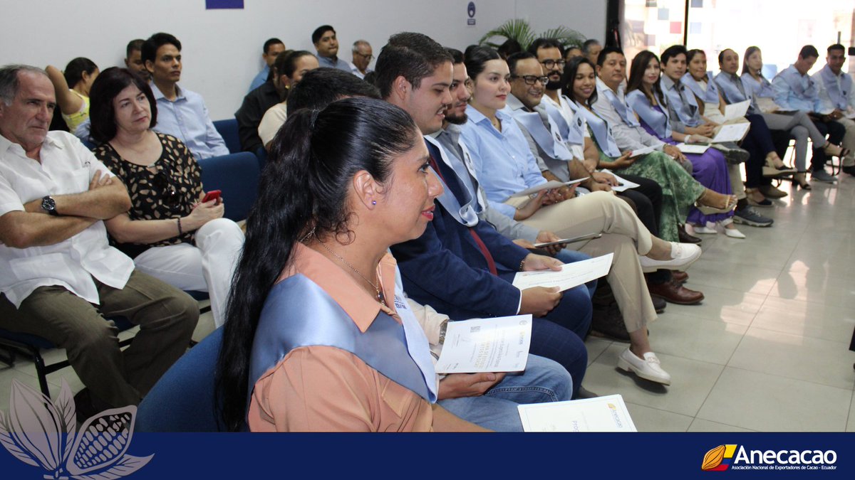 Anecacao_Ecu's tweet photo. Este sábado 13 de julio se realizó la clausura del Programa de Estudios Expertos en Cacao, organizado por Anecacao y Humane.
Con esto, se dio por finalizada la segunda edición y con su cierre se despidieron los estudiantes
#ExpertosEnCacao #Humane #Estudiantes  @HumaneNegocios https://t.co/uVV818GhG5