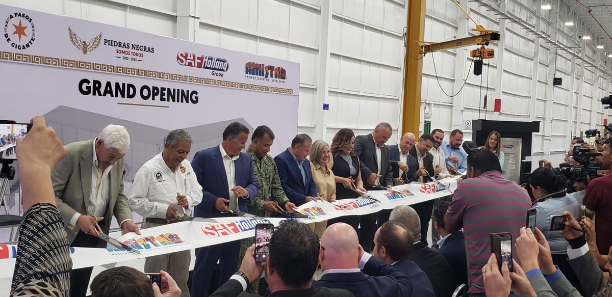 SETRA_COAH's tweet photo. En #PiedrasNegras, en representación del Gobernador @manolojim, la Secretaria del Trabajo, @zogbi_nazira inauguró la empresa europea @SAFHOLLAND. Con esta inversión se crean alrededor de 300 nuevos empleos para la #RegiónNorte. #CoahuilaPaDelante #APasosDeGigante
@GobDeCoahuila https://t.co/BIypwieJtf