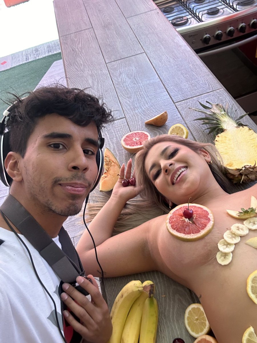 David_SexMex's tweet photo. 🍓🍌🍑
@Natydelgado111 @yosoysexmex #colombiana #latina #sxmx https://t.co/4O6eUYNKq2