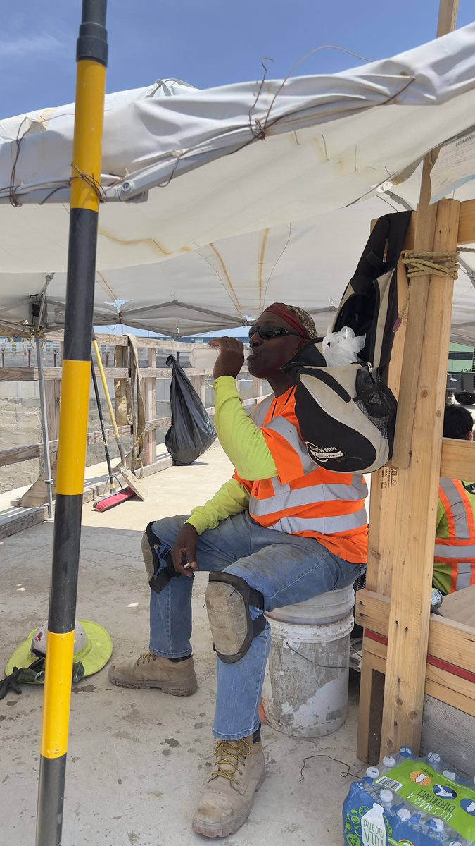 HrbtExpansion's tweet photo. As a heat wave bakes the U.S., proper hydration is critical for our @hrbtexpansion crews, first responders and others who work outside in unrelenting heat.  @vdot and @hrcp teams and contractors are reminded daily that keeping hydrated is part of our safety protocol. @vdothr https://t.co/6e8qzHHU98