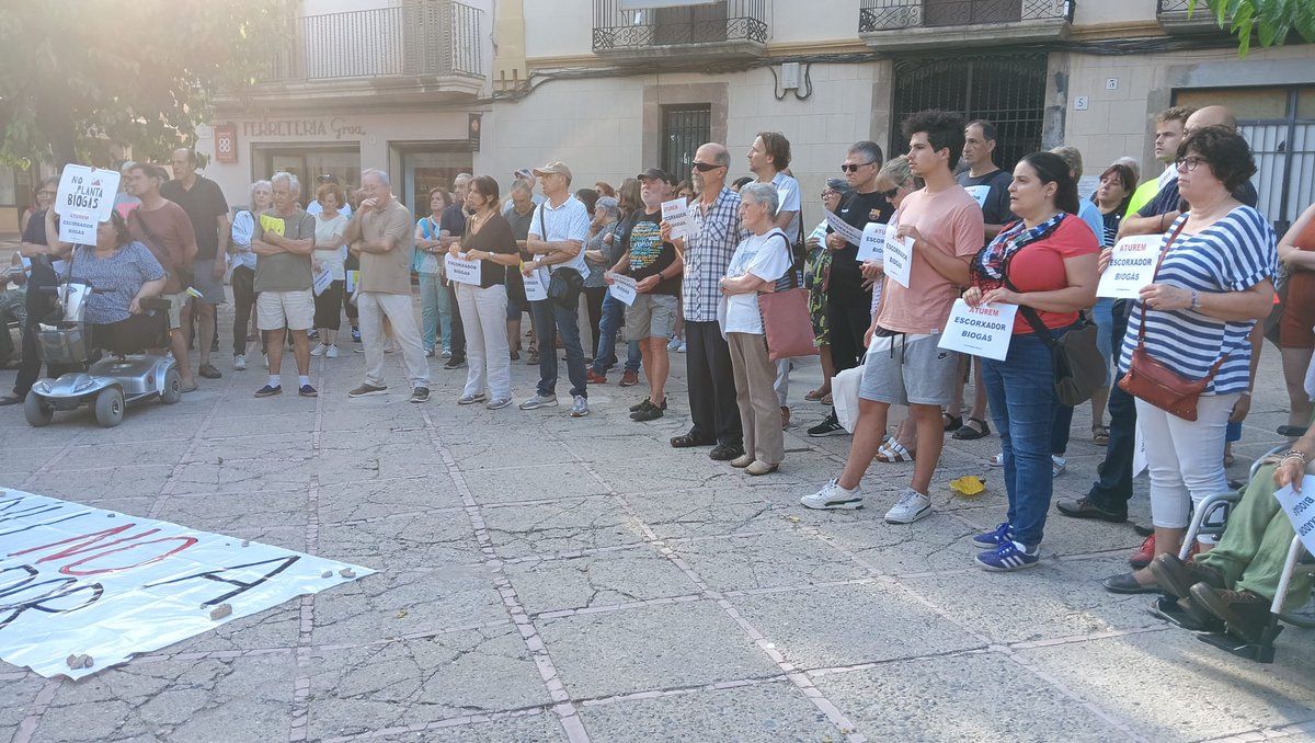 anacquerol's tweet photo. Tot el suport a @MoianesDecreix i al poble de #Moià per aturar l'ampliació salvatge i trinxadora de l'escorxador. #NoALEscorxador @GrupFanal @ComunsCatCentre @SomComuns https://t.co/3Pg2ndBoKb