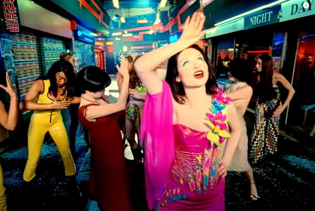 Ice Spice is feelin' Mini-Holland!
Sophie Ellis-Bextor has a rival for biggest music star* to film in E17 with Ice Spice/Walthamstow Central Cee's new vid
Shot just down from the Posh Spa

Ice Spice🎥youtu.be/N2neoYs8niw?si…
Sophie🎥youtu.be/r72Sbmj2OrM?si…
*excl. Brian Harvey obvs