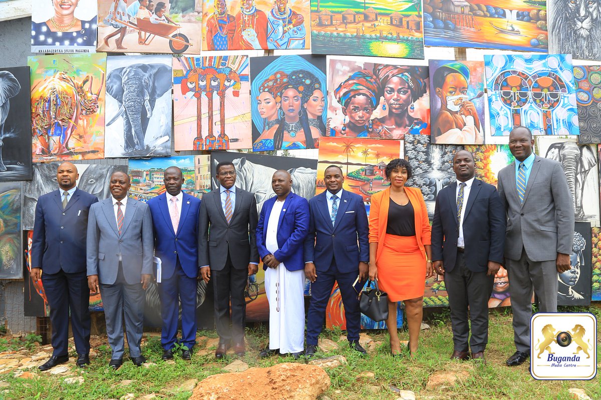 Buganda_Culture's tweet photo. Katikkiro leero alambudde ekitebe ky'ekitongole kyaffe ekya @TourBugandaUG era agguddewo etterekero ly'ebitabo ery'Obwakabaka, ekkuŋŋaanyizo ly'ebifaananyi n'ekifo ky'ebiruke ebiyiiye, ng'ebimu ku bikujjuko by'amatikkira ga Kabaka Mutebi II ag'omulumdi ogwa 31.
#Amatikkira31 https://t.co/LtILs9mQDm