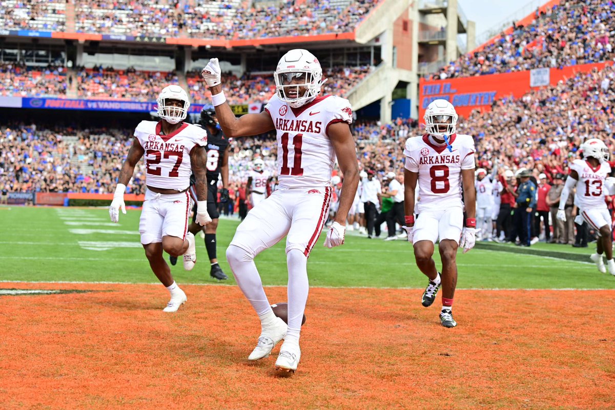 brandonjubie2's tweet image. After a great conversation with @CoachVMAKASI &amp;amp; @RonnieFouch I am extremely blessed to say I received my 30th division 1 offer from the University of Arkansas #gorazorbacks🔴⚪️