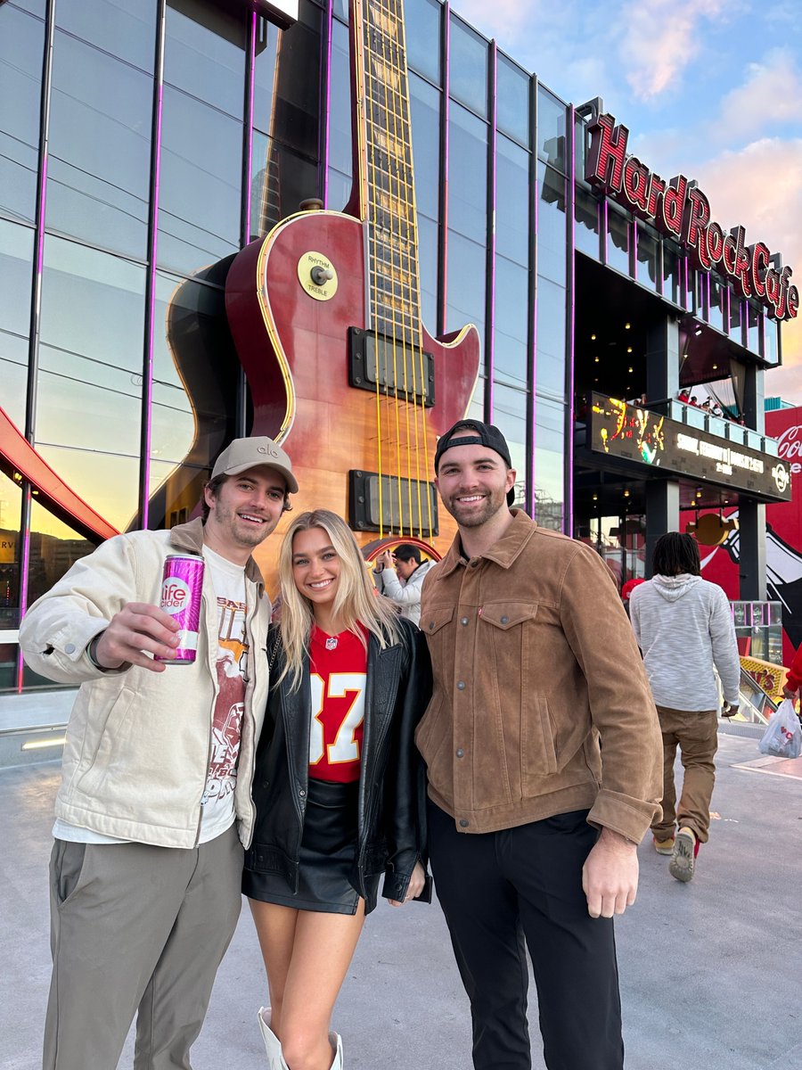 LifeCider's tweet photo. Life Cider is thrilled to announce that we are coming to Vegas soon! Get ready to rock with us as we bring our refreshing Apple Cider Vinegar beverage to you. Stay tuned for more updates on our exciting journey to Vegas! https://t.co/xnFKx1MFa9