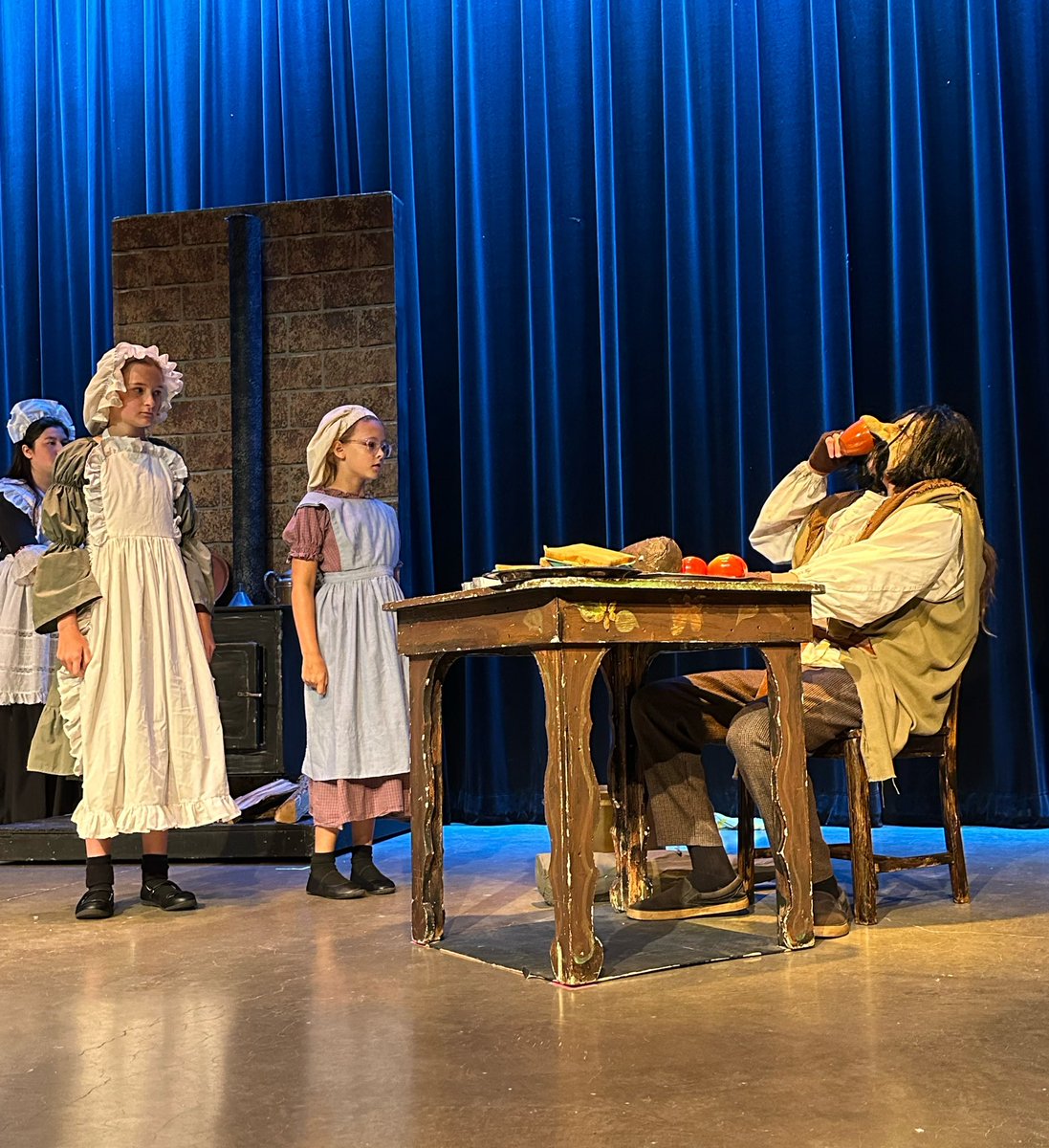TheatreECCT's tweet image. The Celebrate Summer with a Play class is ready to perform “Jack and the Magic Beans” tomorrow (Thurs, July 18) at 10am, 1:30pm, &amp;amp; 6:30pm and Friday at 10am. General admission tickets available at the door for just $5 per person! #ECCT35 #SummerClass #ByKidsForKids #FeFiFoFum