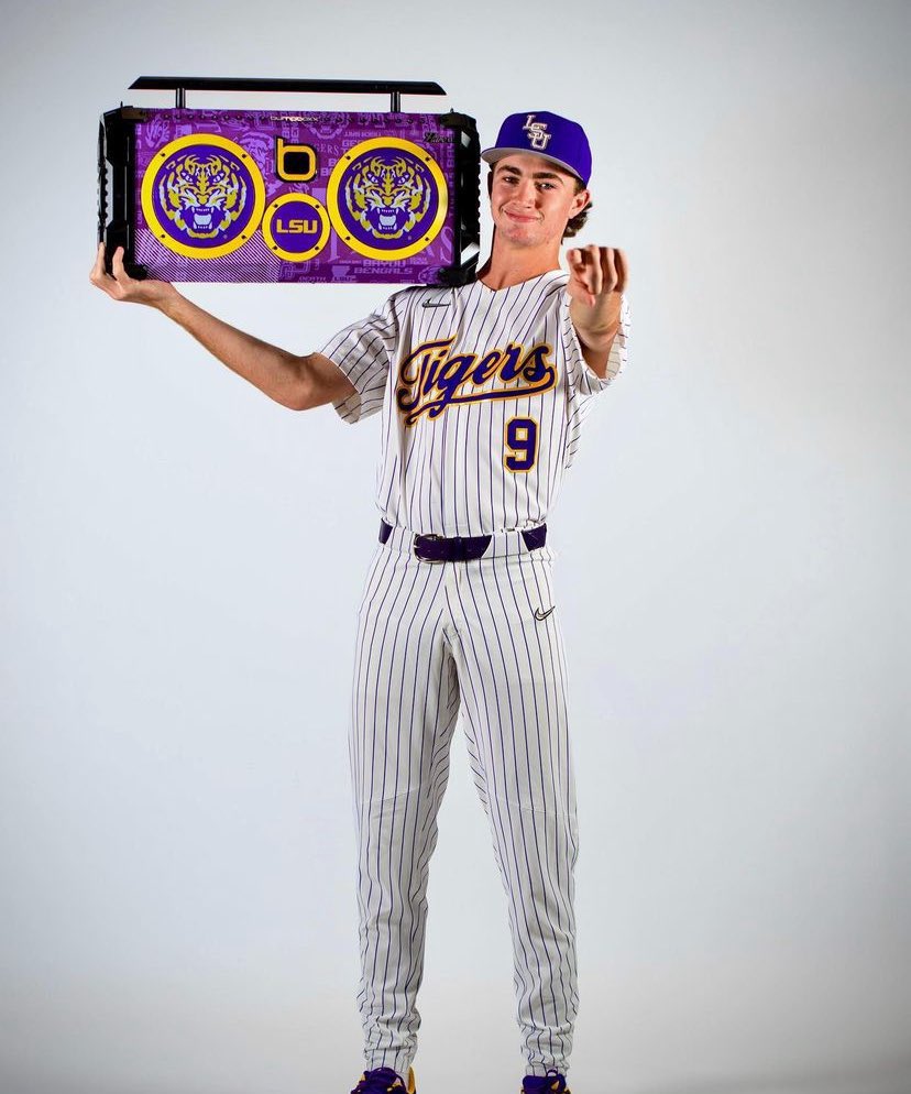 znagy20's tweet image. #LSU will have 7 of the Top 100 prospects in the 2024 cycle make it to campus.

No. 5: RHP William Schmidt
No. 10: OF Derek Curiel
No. 13: C Cade Arrambide
No. 73: LHP Cooper Williams
No. 74: SS Casan Evans
No. 79: SS David Hogg II
No. 92: 1B Ryan Costello

The 2025 roster 📈
