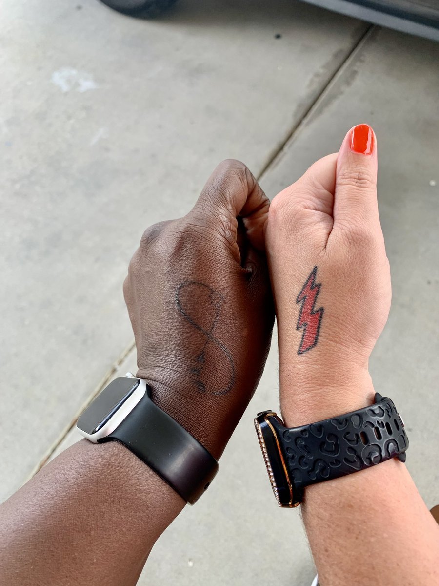 TheeMrsBillups's tweet image. #NationalTattooDay ♾️⚡️

My coworker and I have a little something in common - she’s a sweetheart all around!

#AfterWorkVibes