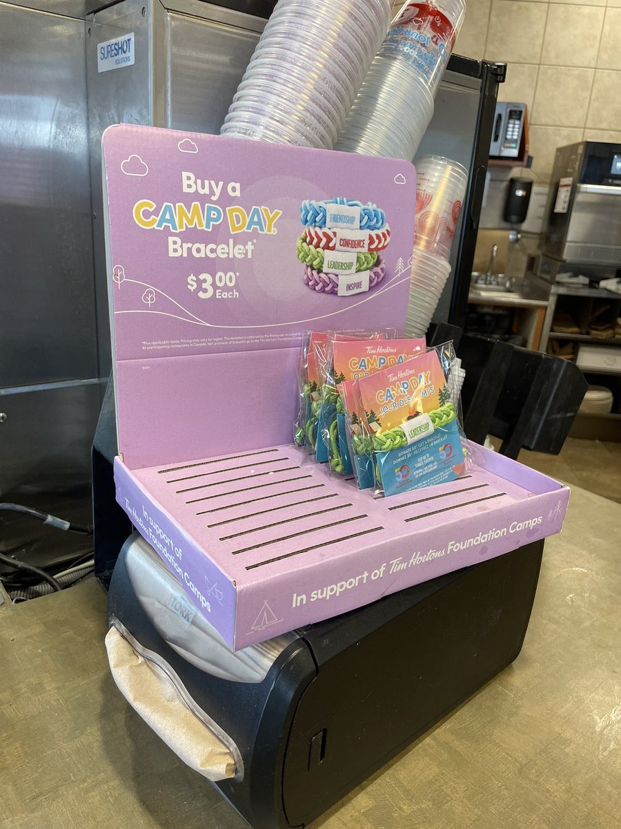 610CKTB's tweet photo. Made it to the last location of the day at 30 Rice Road in Welland! Had a great time chatting with everyone, and it was nice seeing all the support for #TimsCampDay today! 

Help support by buying bracelets and badges at select locations. 🏕☕️

@TimHortons #campday https://t.co/GA06IT1VvM