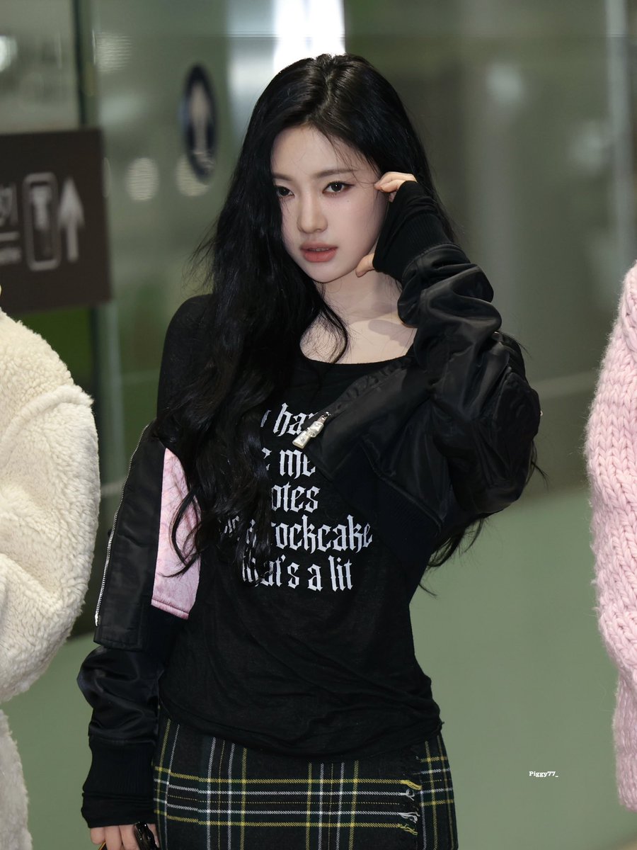 ningningspics's tweet image. 🤍🖤