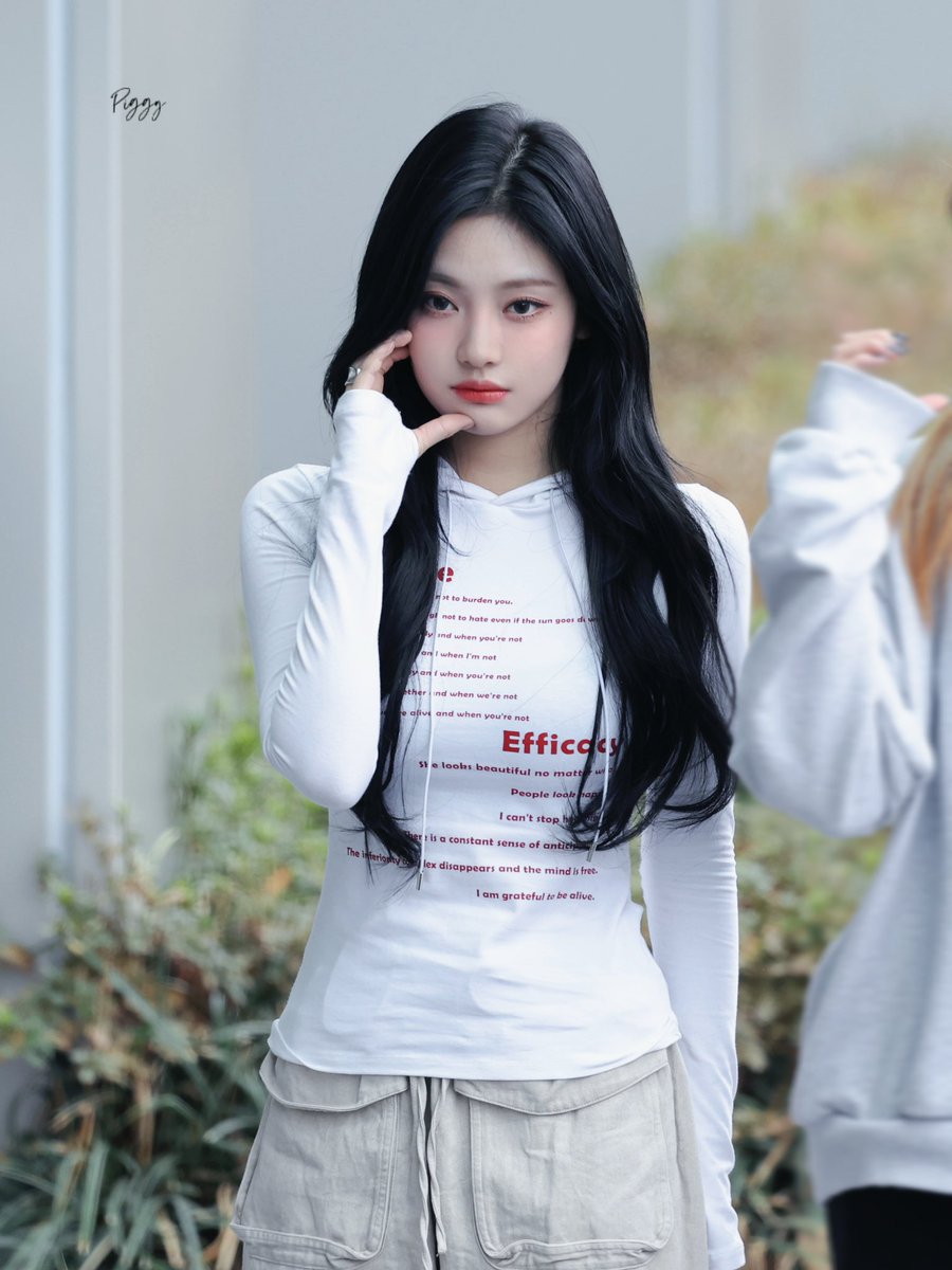 ningningspics's tweet image. 🤍🖤