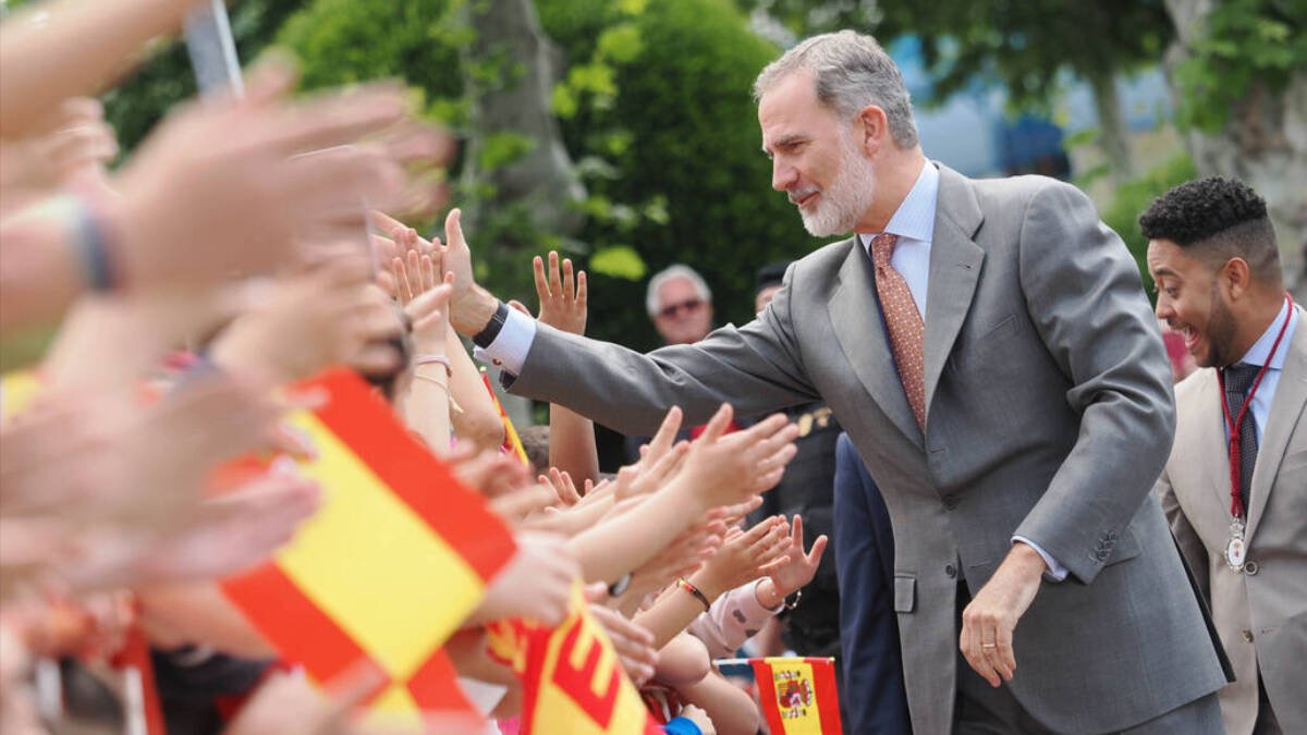 ESdiarioCV's tweet image. ¿A quién prefieres como jefe del Estado español?

🔄 Felipe VI
♥️ Pedro Sánchez