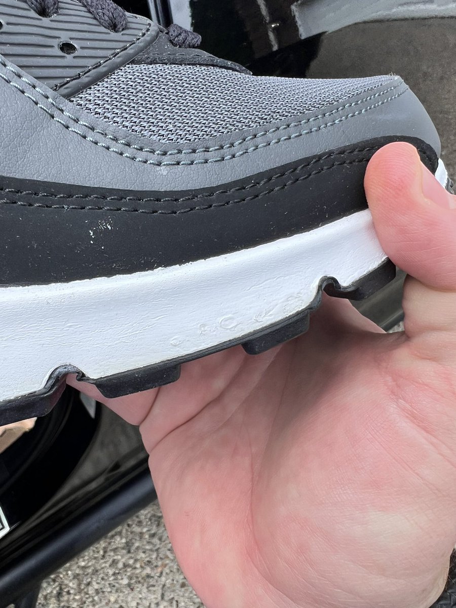 CodyG_Mitchell's tweet photo. @Nike serious question - is this normal? Asking so I know if I should return or replace and customer service doesn’t have the ability to see images. Could have been due to the oversized box used to ship. https://t.co/UjYJ577tHI