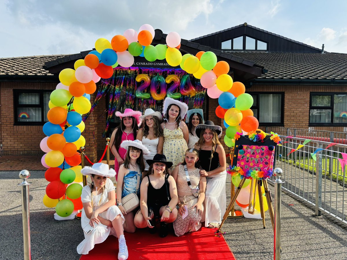 YGGTonyrefail's tweet photo. Gŵyl Gadael Blwyddyn 6 🎉 Diolch yn fawr i bawb gyfranodd at ei lwyddiant. A very successful Year 6 leavers party this evening. A big thank you to all who contributed to its success! 🎉 https://t.co/2yRqCqr0cM