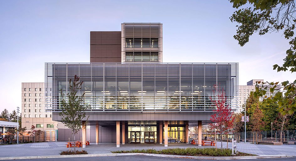 troylfs's tweet image. Through @kineticltd and @EllisDon’s #construction, the first of two #buildings in @uvic’s new Student Housing and Dining complex is now Passive House certified. – via @REMINetwork 
reminetwork.com/articles/uvic-…